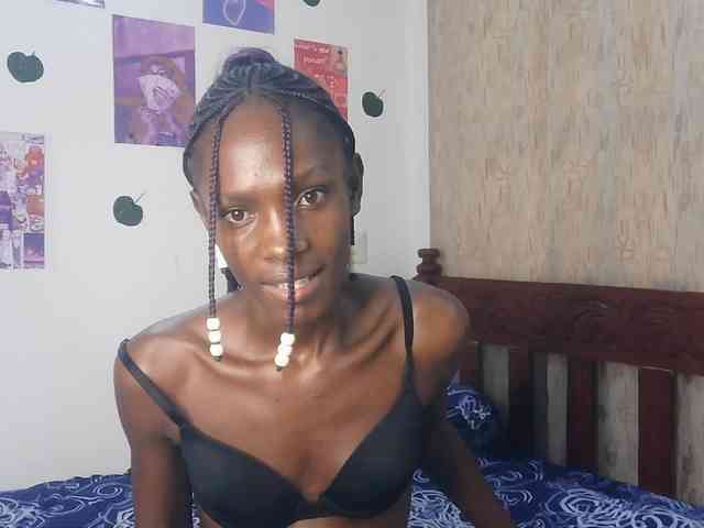 LupitaLyon webcam