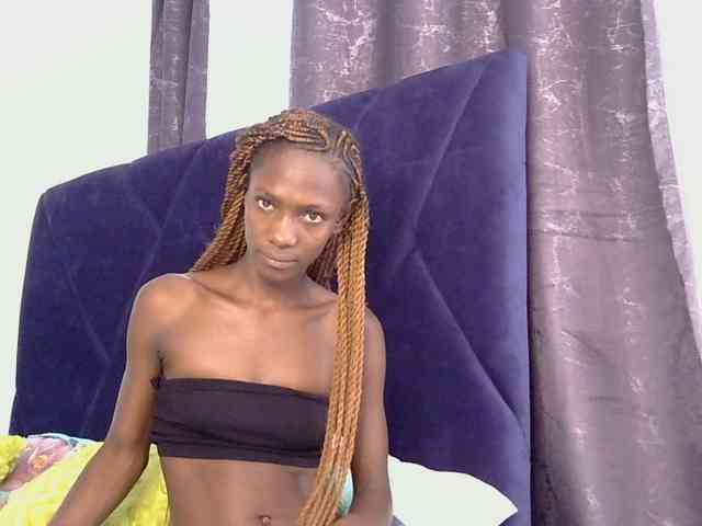 LupitaLyon webcam