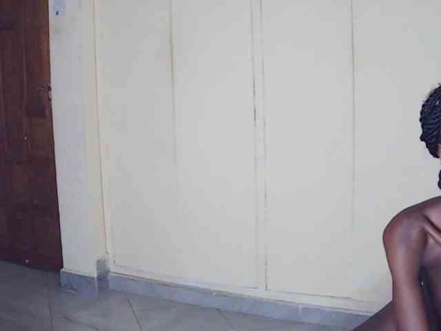 LupitaLyon webcam