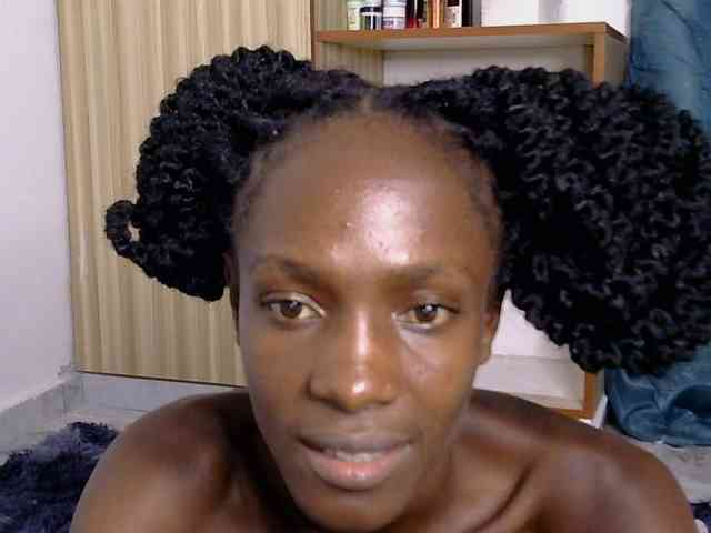 LupitaLyon webcam