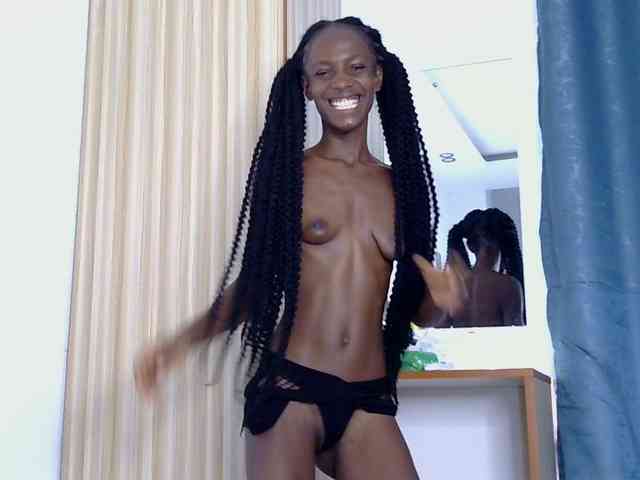 LupitaLyon webcam