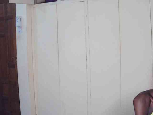 LupitaLyon webcam