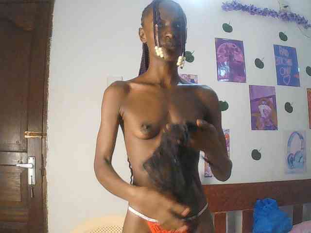 LupitaLyon webcam