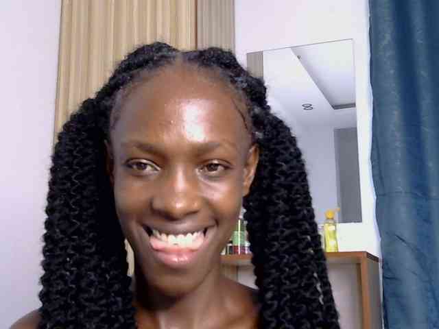 LupitaLyon webcam