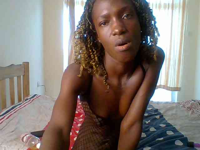 LupitaLyon webcam