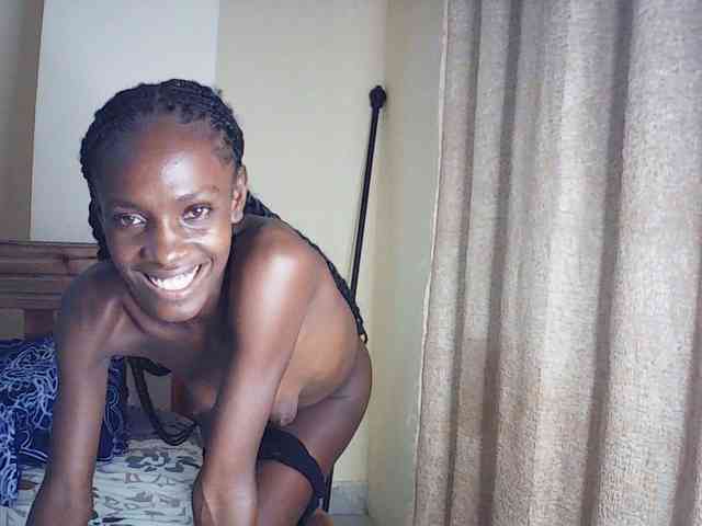 LupitaLyon webcam