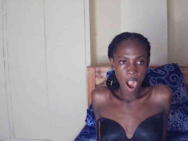 LupitaLyon webcam