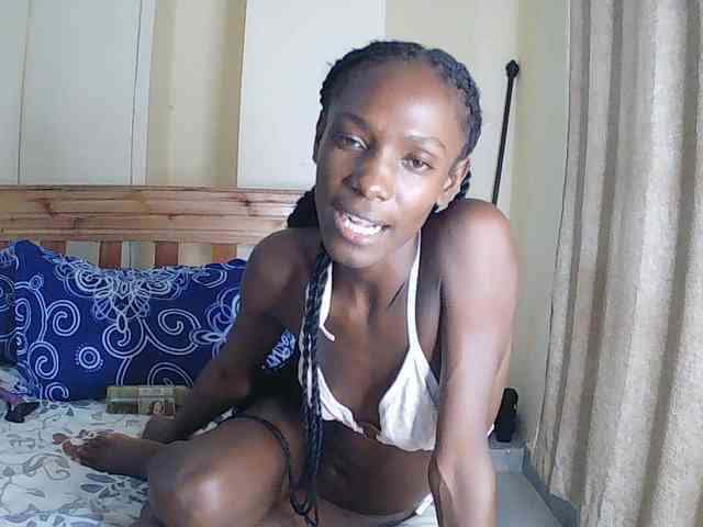 LupitaLyon webcam