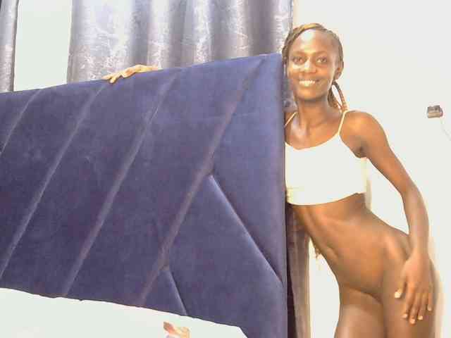 LupitaLyon webcam