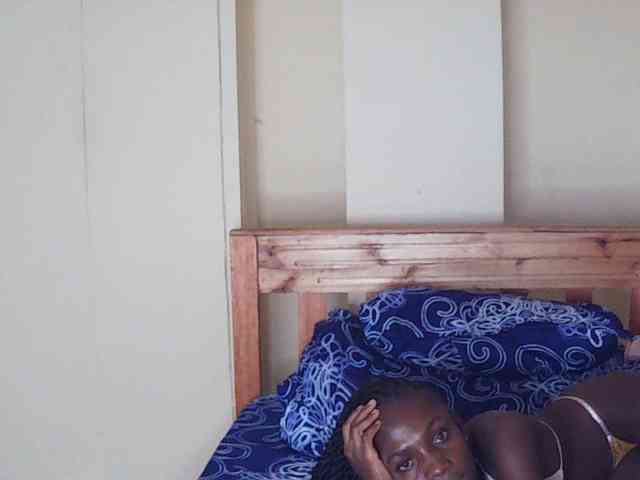 LupitaLyon webcam