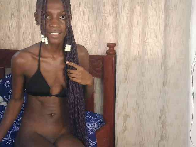 LupitaLyon webcam
