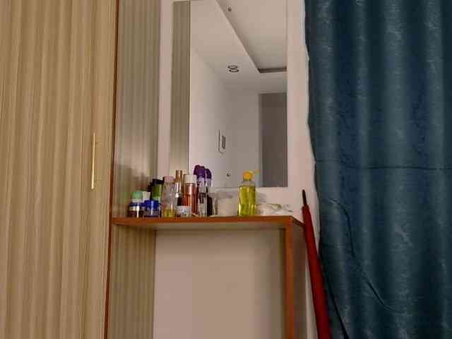 LupitaLyon webcam