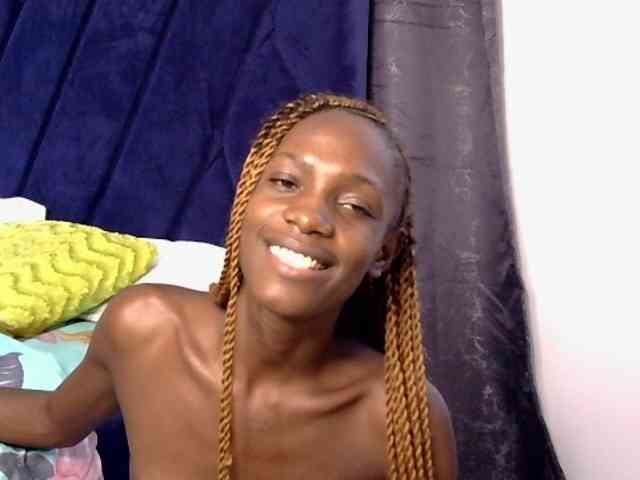 LupitaLyon webcam