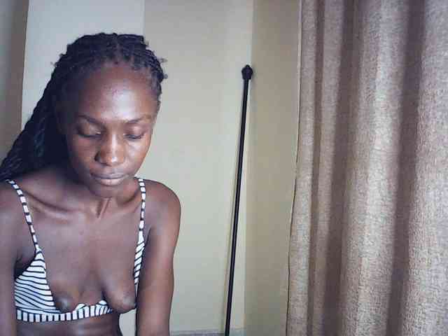 LupitaLyon webcam