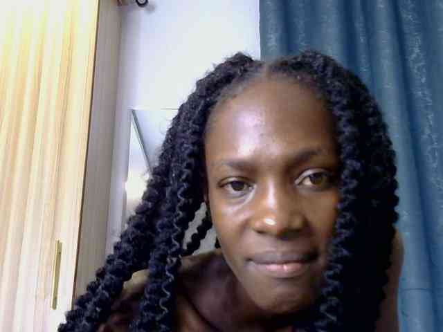 LupitaLyon webcam
