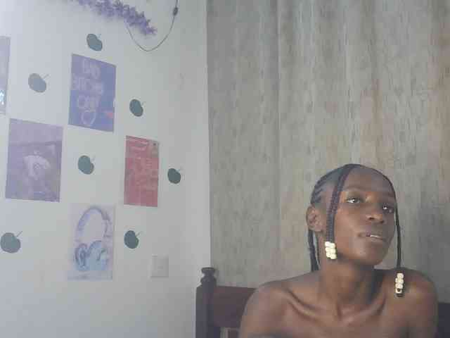 LupitaLyon webcam