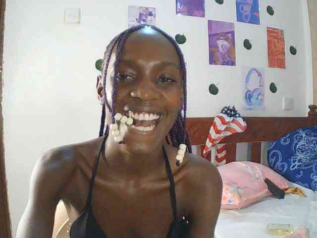 LupitaLyon webcam