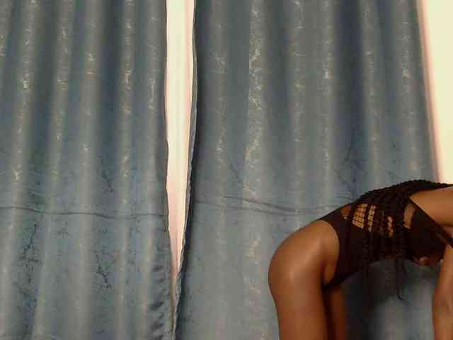 LupitaLyon webcam
