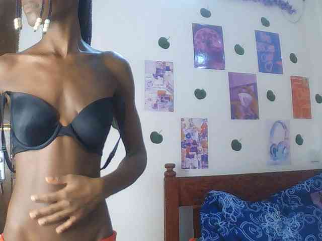 LupitaLyon webcam