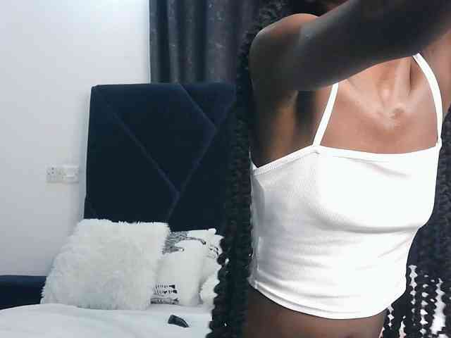LupitaLyon webcam