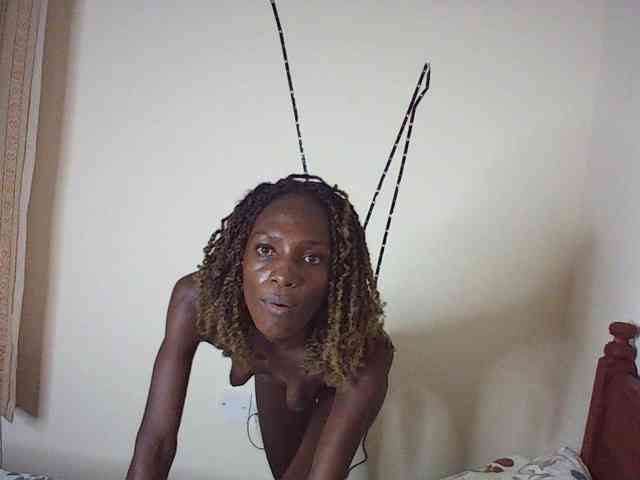 LupitaLyon webcam