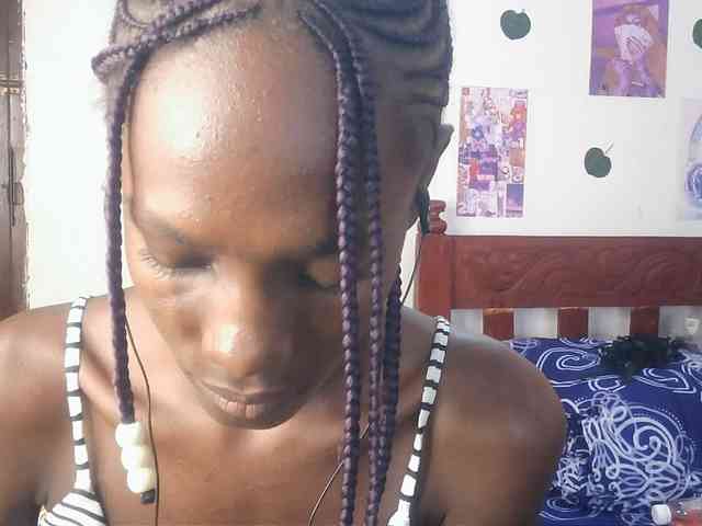 LupitaLyon webcam