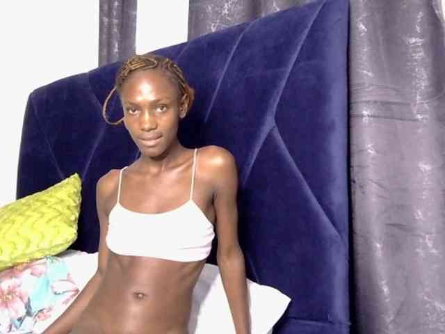 LupitaLyon webcam