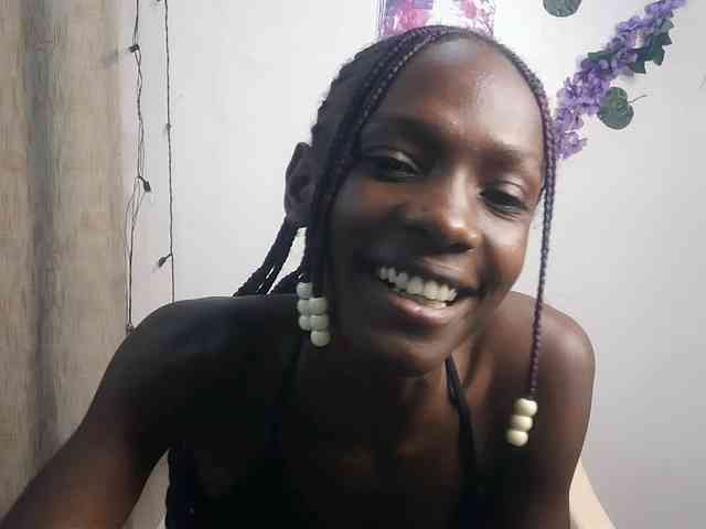 LupitaLyon webcam