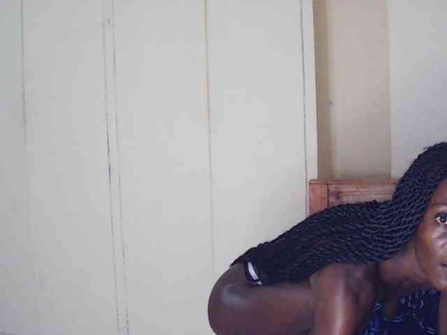 LupitaLyon webcam