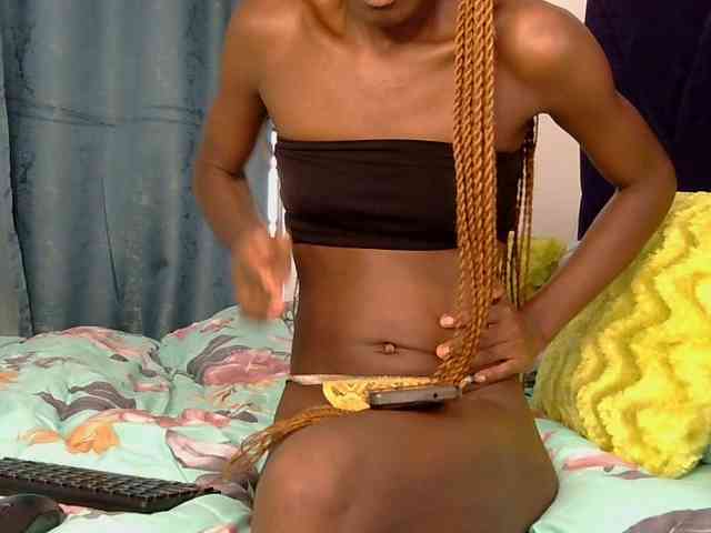 LupitaLyon webcam