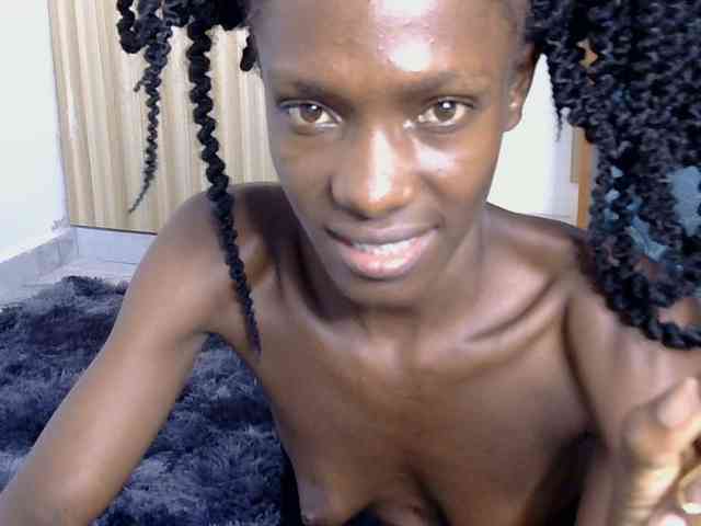 LupitaLyon webcam