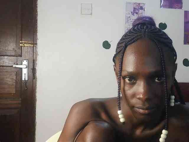 LupitaLyon webcam