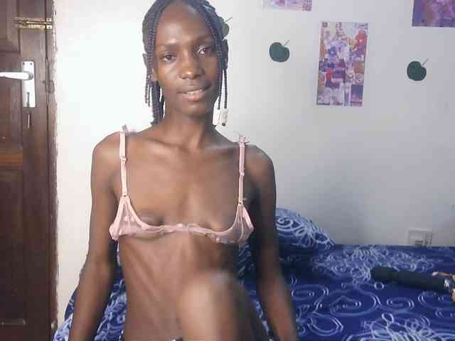 LupitaLyon webcam