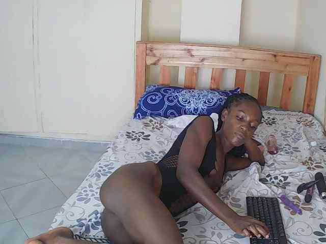 LupitaLyon webcam
