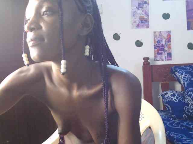 LupitaLyon webcam