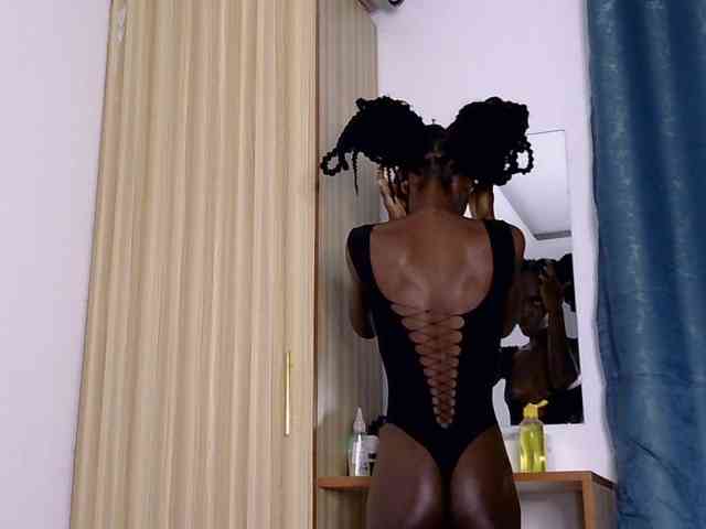 LupitaLyon webcam