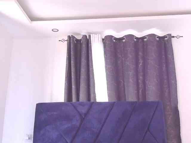LupitaLyon webcam