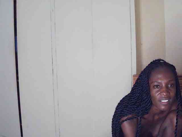 LupitaLyon webcam