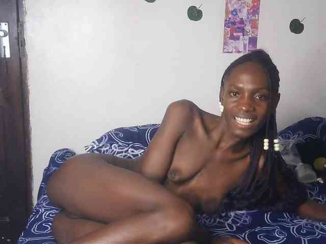 LupitaLyon webcam