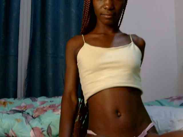 LupitaLyon webcam