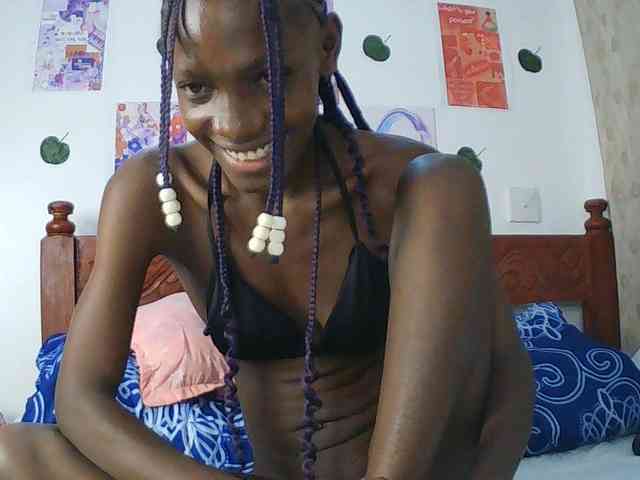 LupitaLyon webcam
