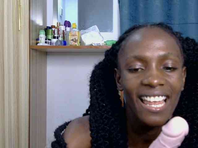 LupitaLyon webcam