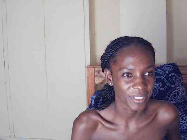 LupitaLyon webcam