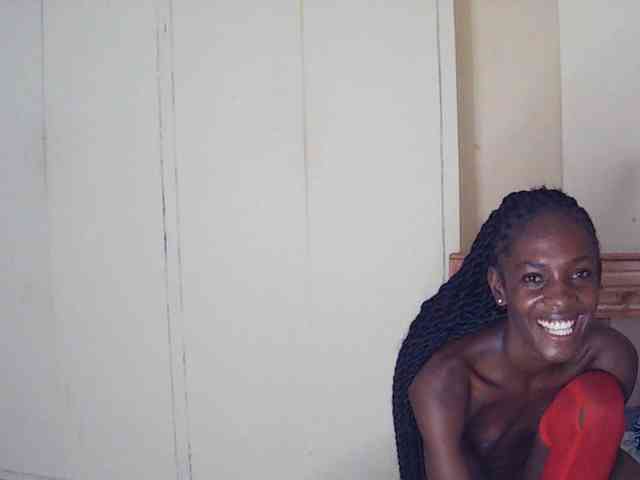 LupitaLyon webcam