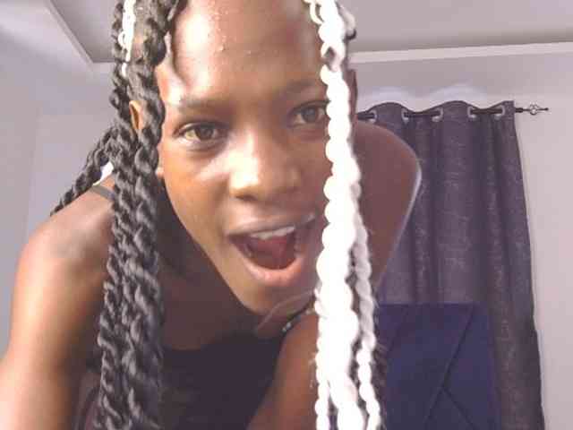 LupitaLyon webcam