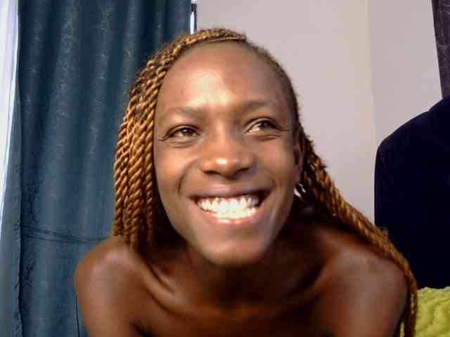 LupitaLyon webcam