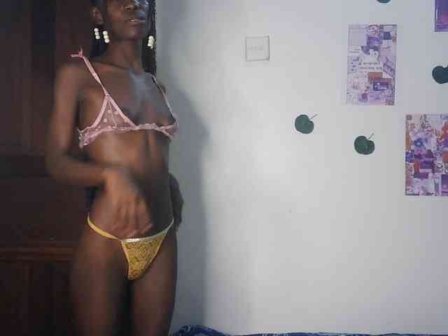 LupitaLyon webcam