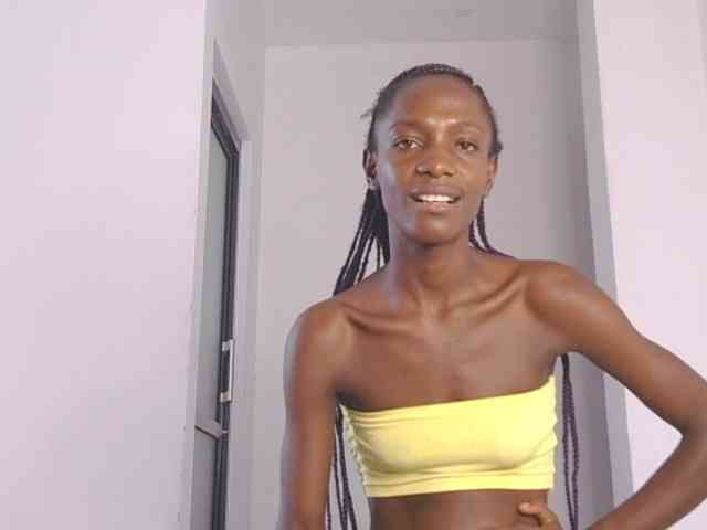 LupitaLyon webcam