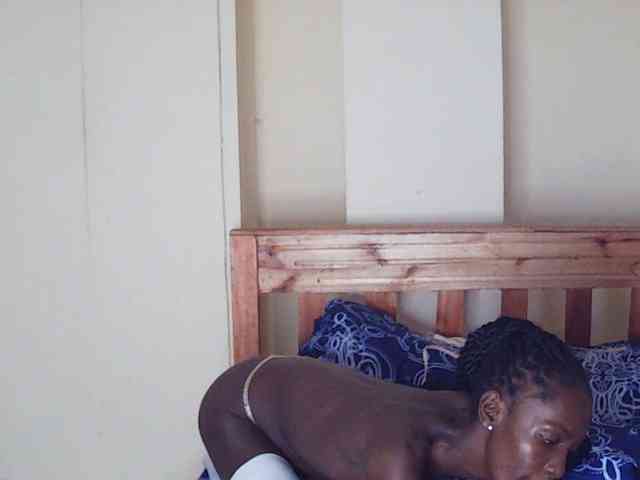 LupitaLyon webcam