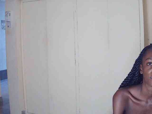 LupitaLyon webcam
